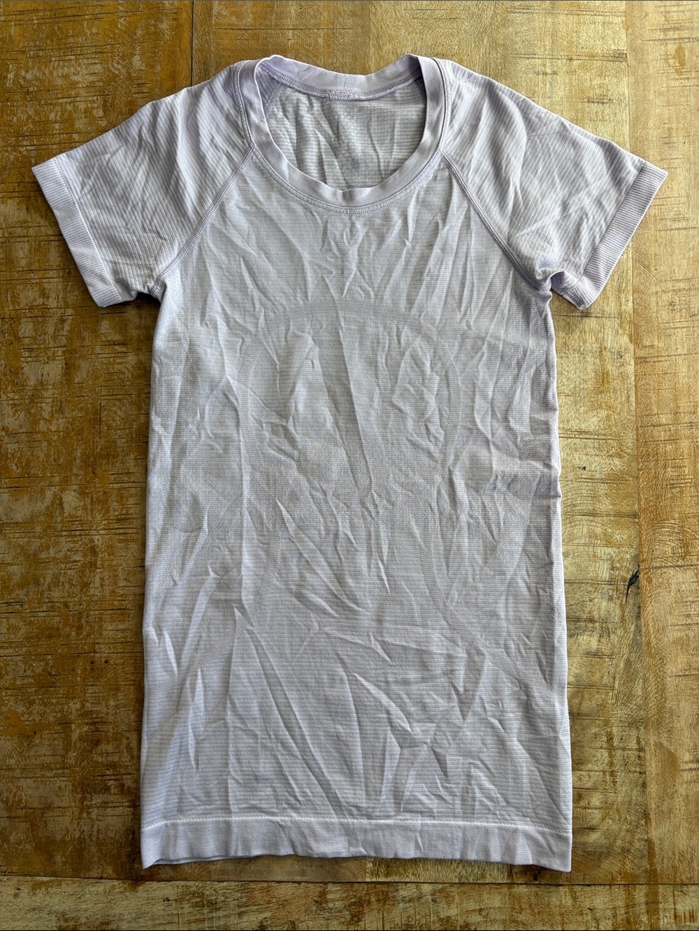 Lululemon Women’s Short Sleeve Shirt in Light Lavender size 2